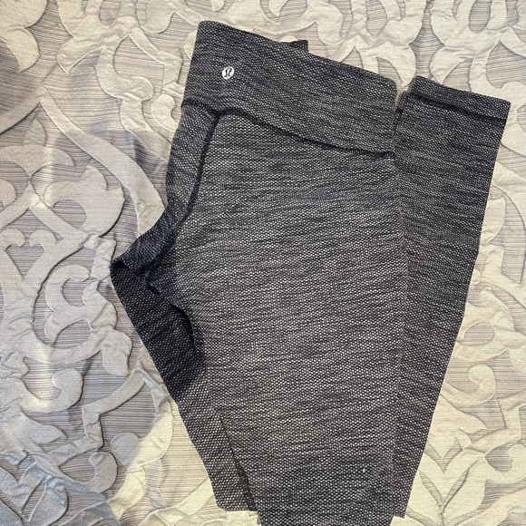 Lululemon, Textured, Grey Leggings, Size 6 - Picture 1 of 4